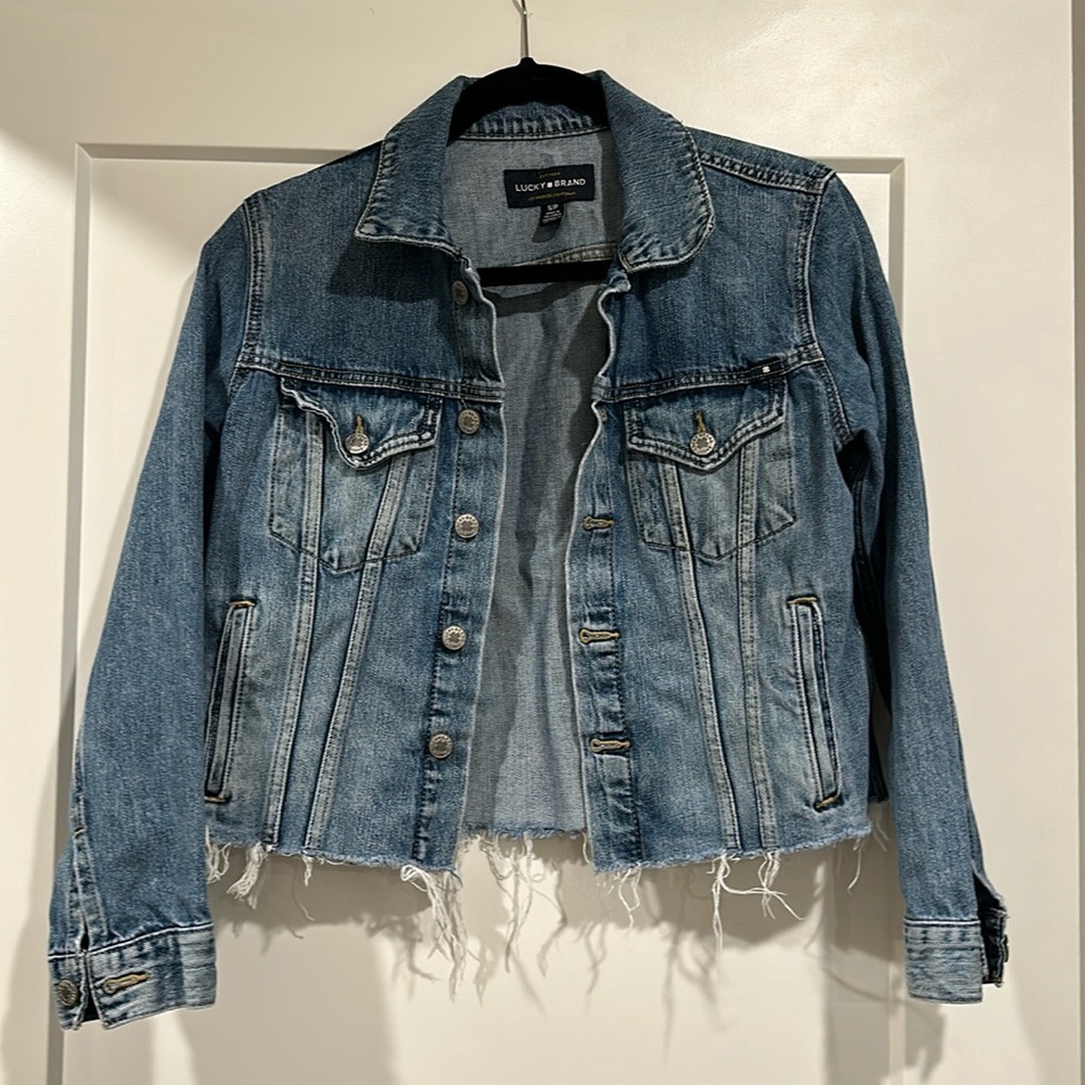 Lucky Brand cropped denim jacket with raw hem. Size small